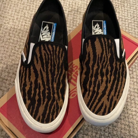 Tiger Vans - Picture 1 of 5